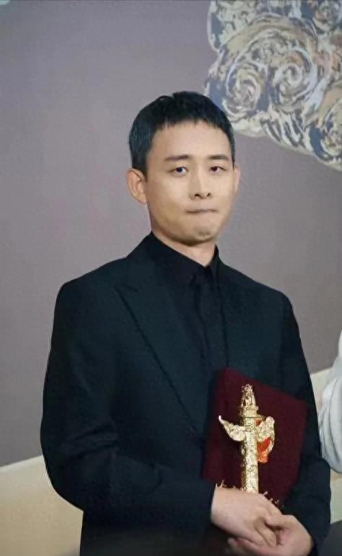 张译华表奖颁奖现场